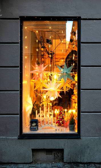 Montra de uma loja de decoração de Natal